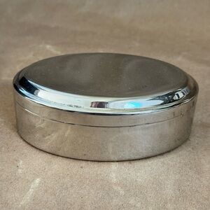 Vintage International Silver Co Oval Silver Plated Box. 1.5”h x 4.5”w x 3”d
